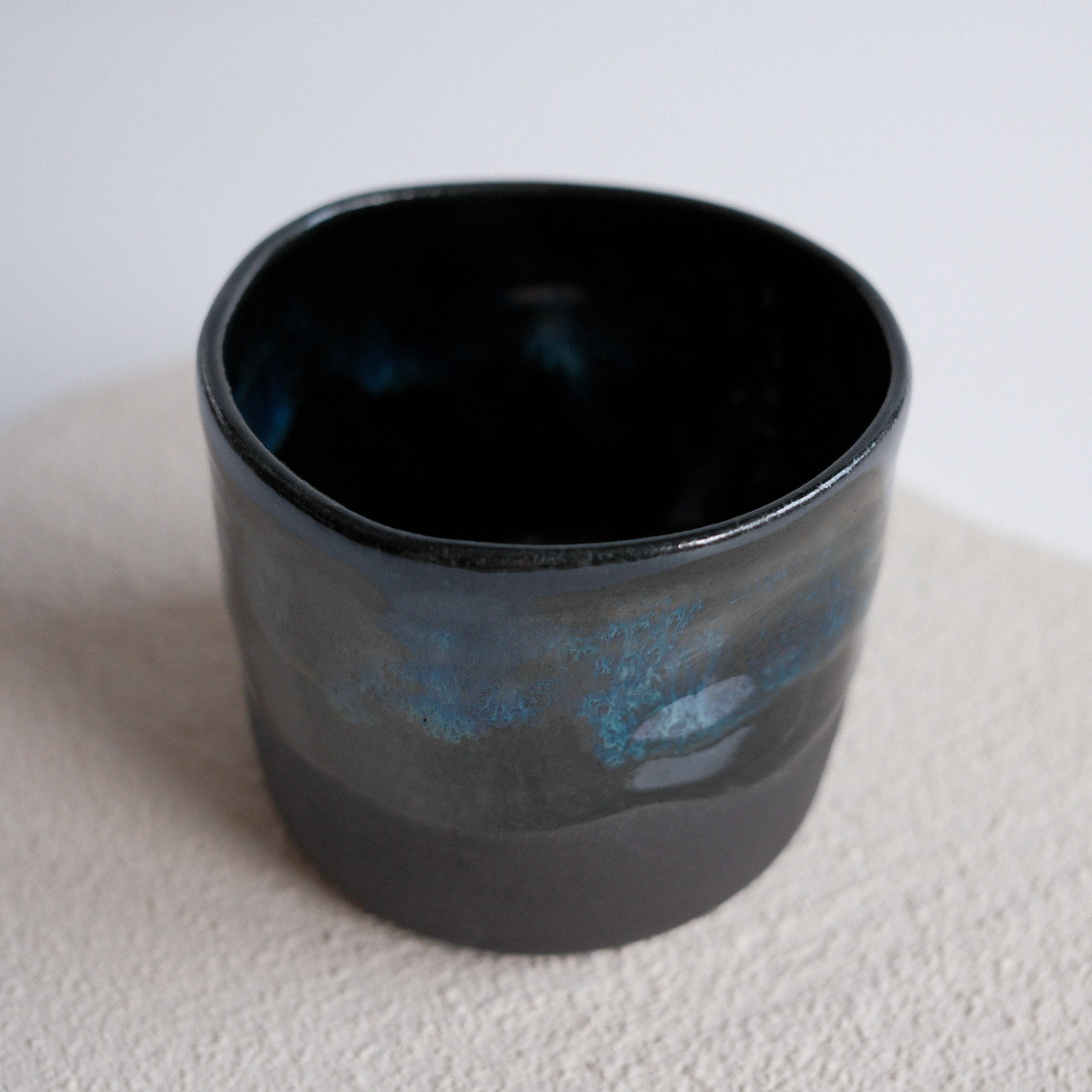 Irregular Black Cup - Starry Night – Bild 3